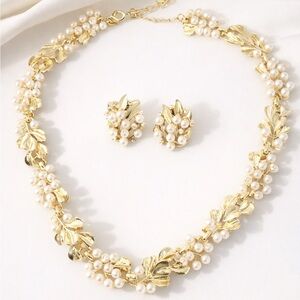 Elegant Gold and Pearl Jewelry Set